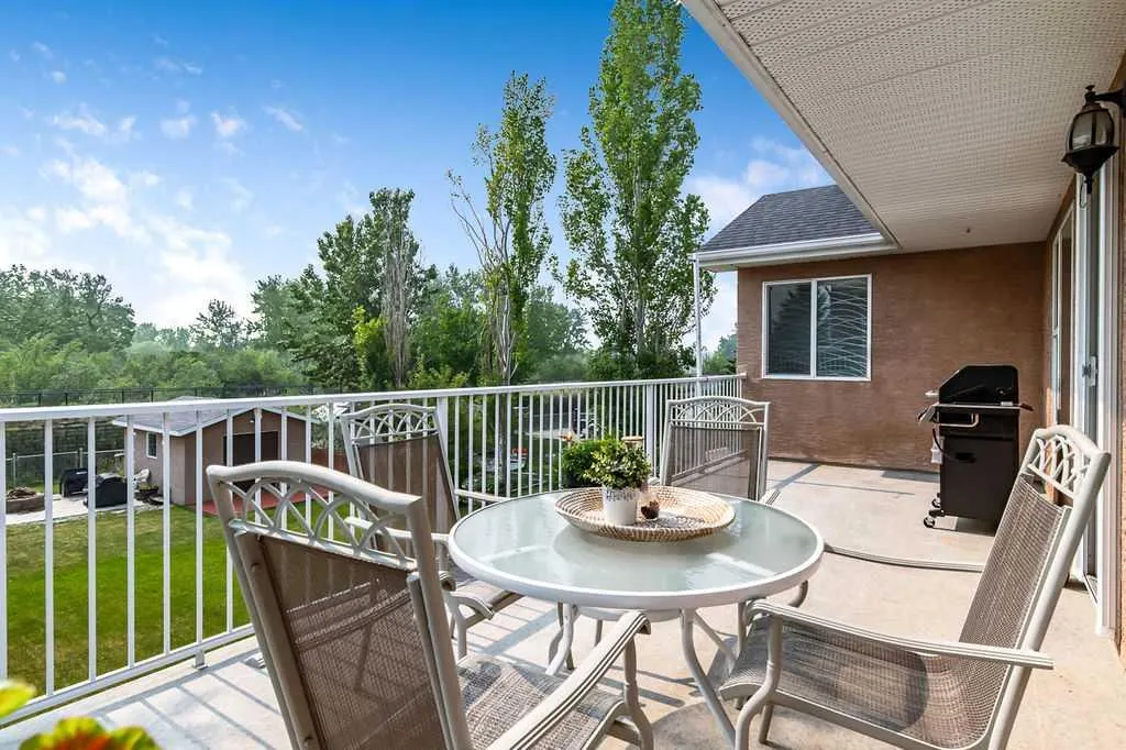 316 Lineham Acres Drive NW