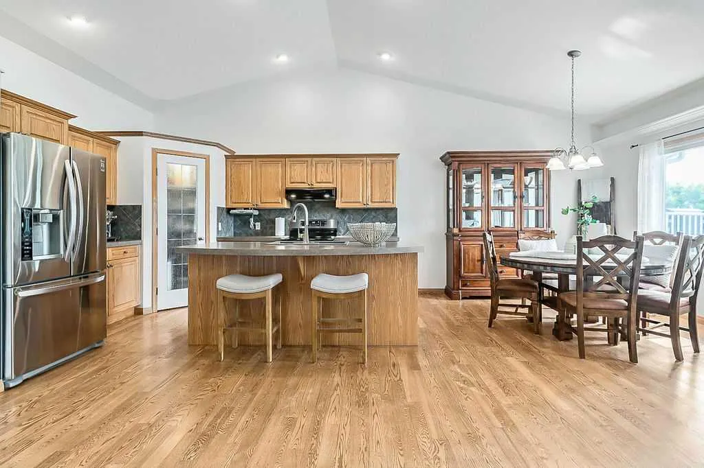 316 Lineham Acres Drive NW