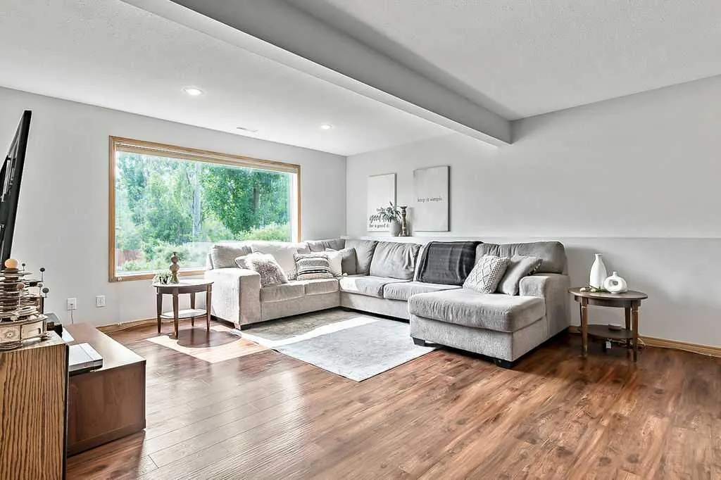 316 Lineham Acres Drive NW