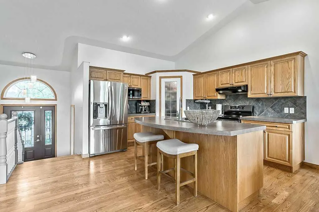 316 Lineham Acres Drive NW