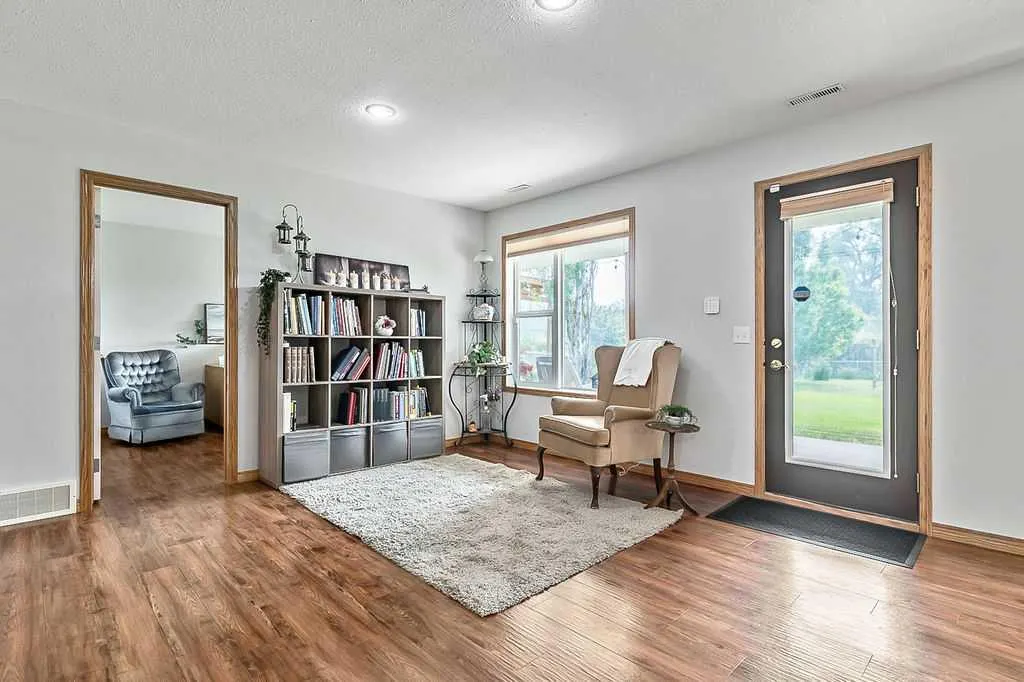316 Lineham Acres Drive NW