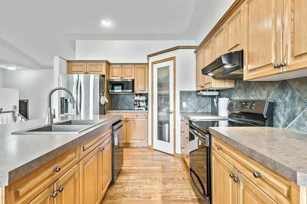 316 Lineham Acres Drive NW