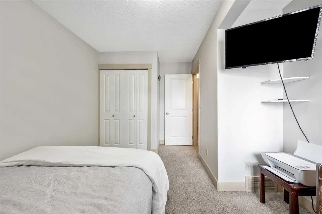 442 12 Avenue NE, #2