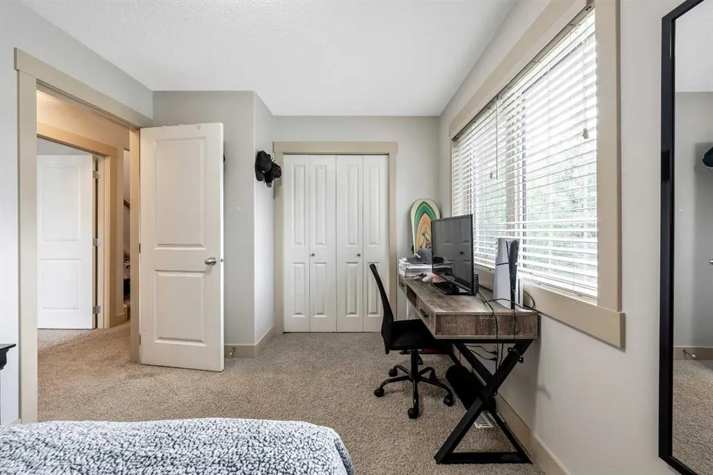 442 12 Avenue NE, #2