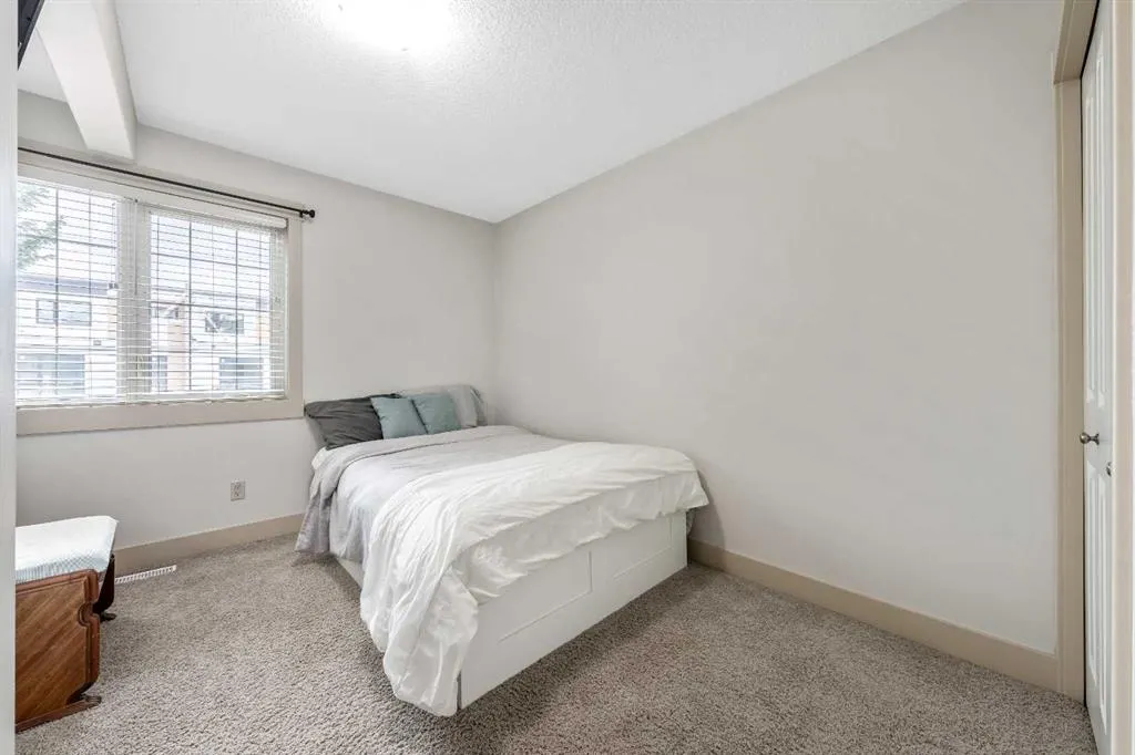 442 12 Avenue NE, #2
