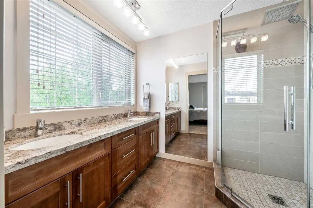 442 12 Avenue NE, #2