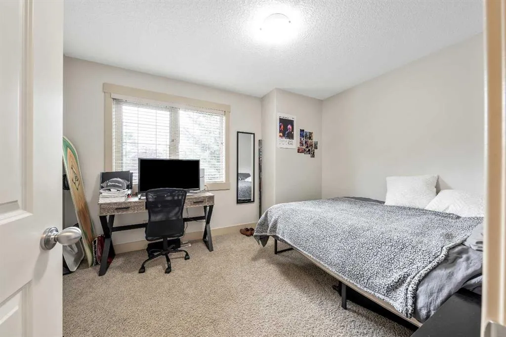 442 12 Avenue NE, #2