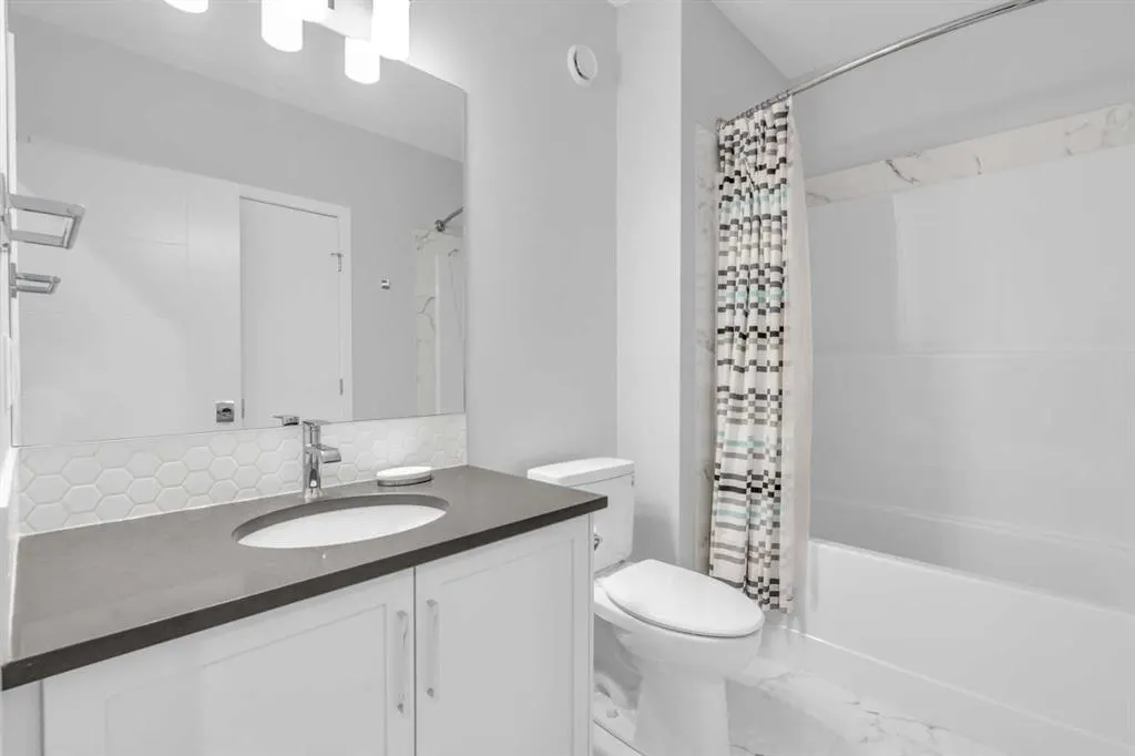 111 Marina Cove SE