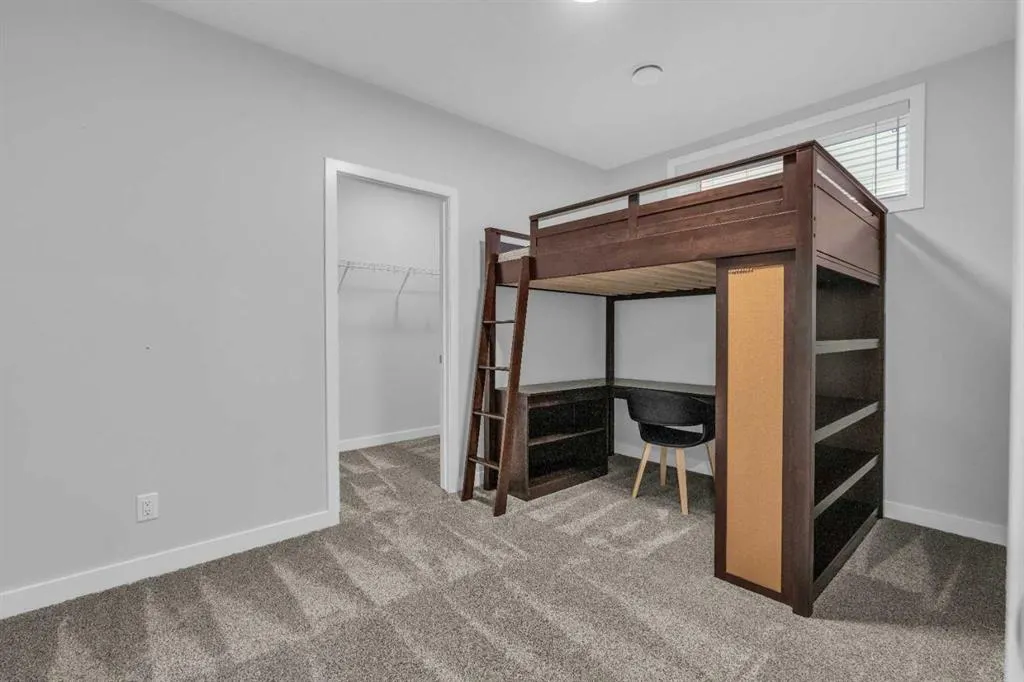 111 Marina Cove SE