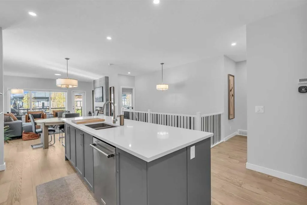111 Marina Cove SE