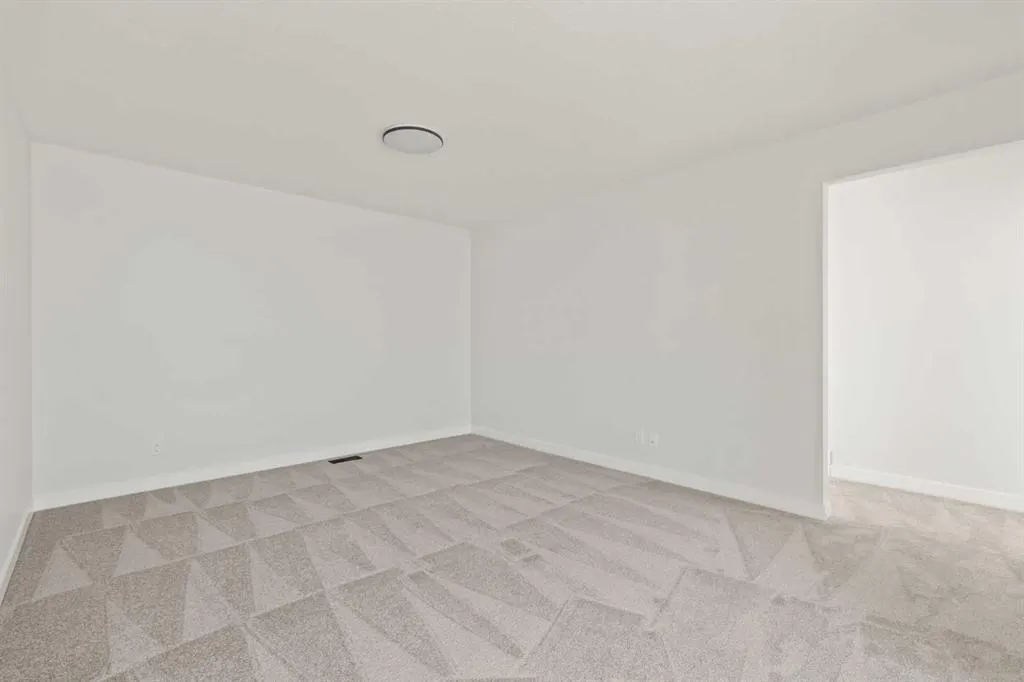 67 Silver Spruce Bay SW