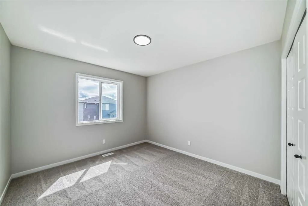 338 Corner Glen Way NE