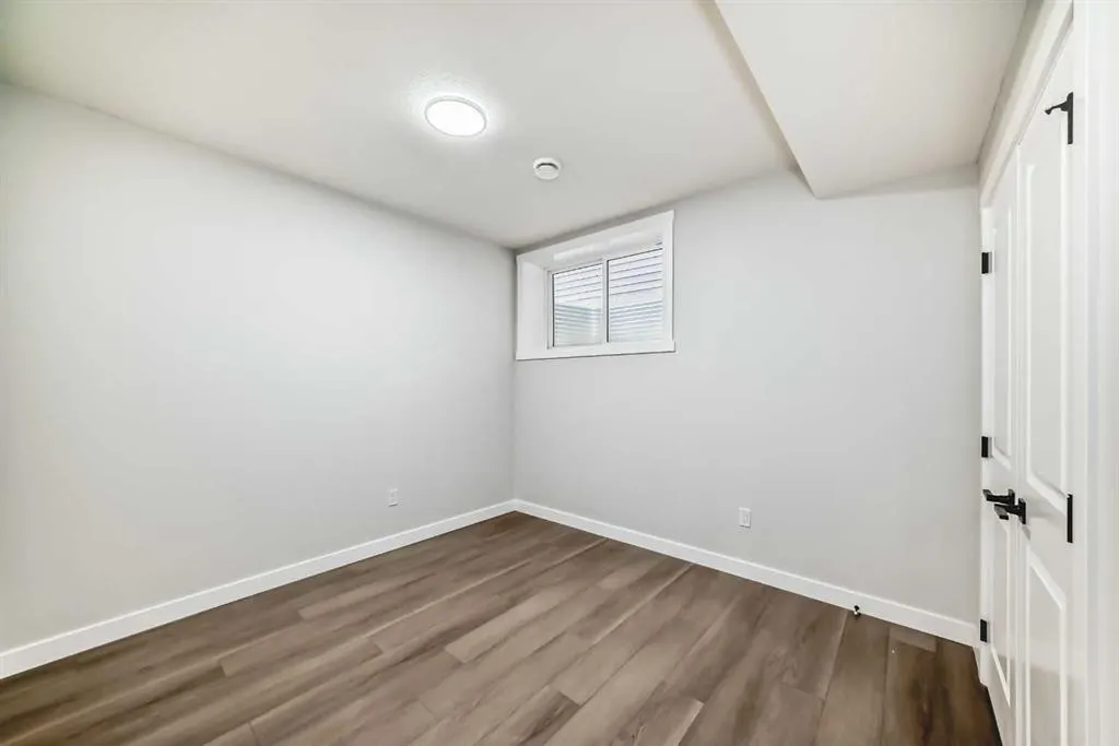 338 Corner Glen Way NE