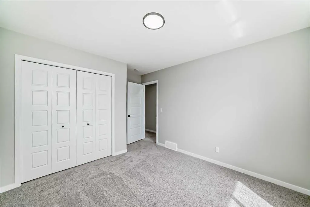 338 Corner Glen Way NE