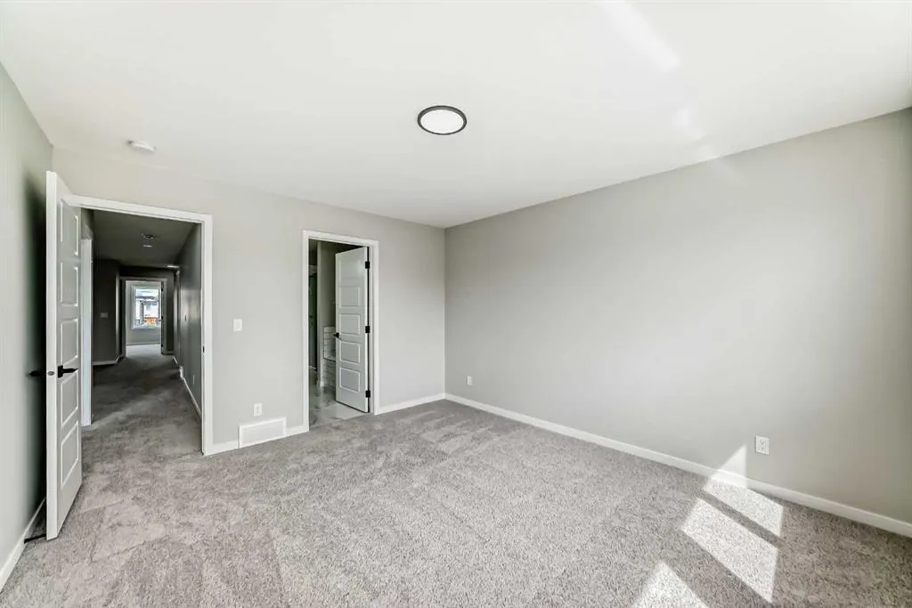 338 Corner Glen Way NE