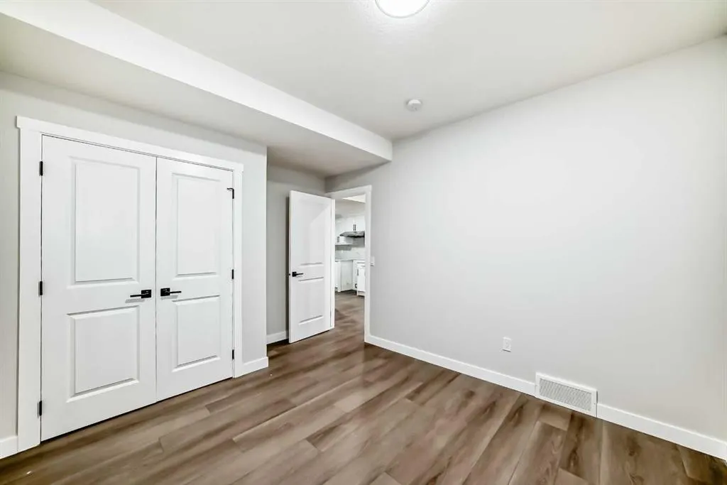 338 Corner Glen Way NE