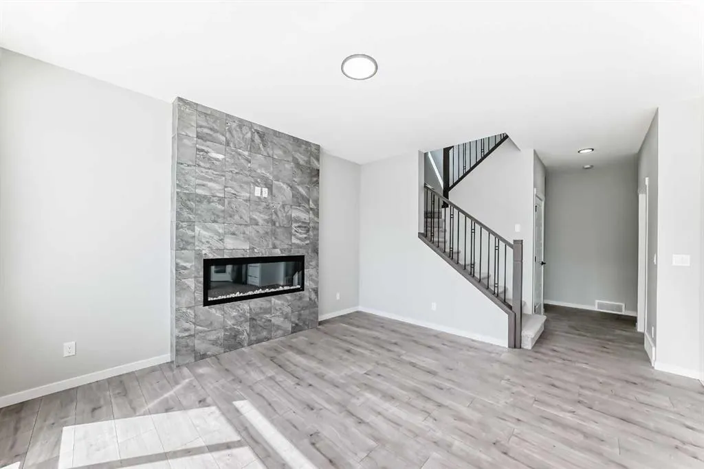 338 Corner Glen Way NE