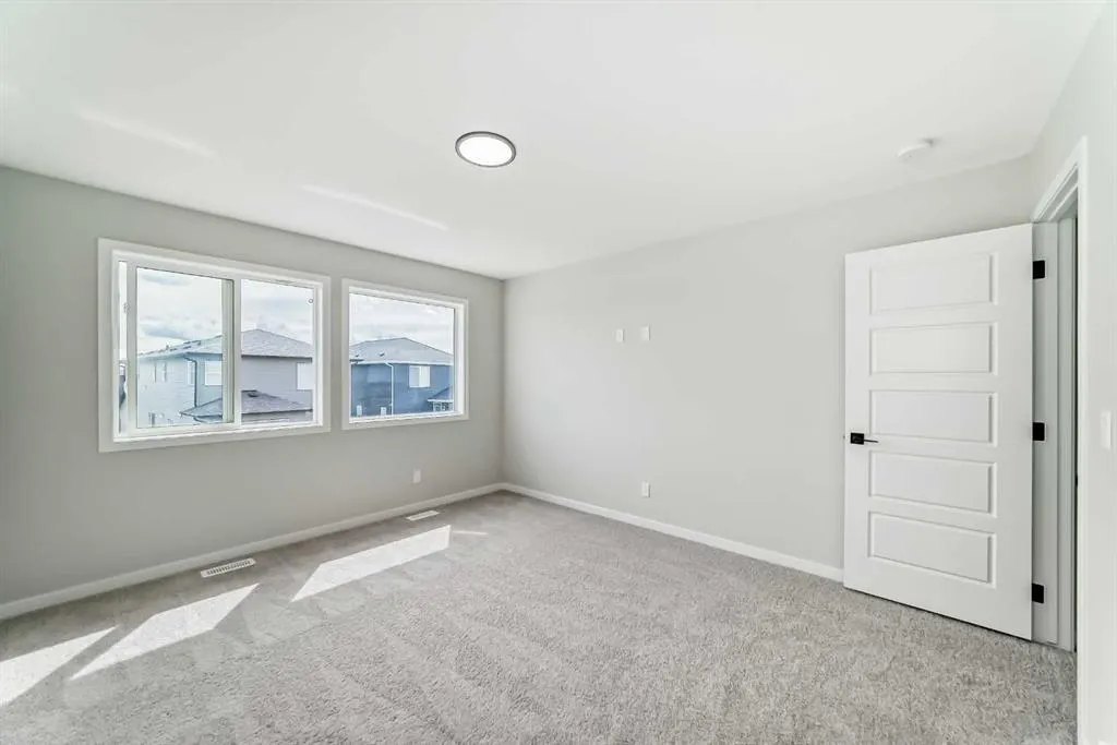 338 Corner Glen Way NE