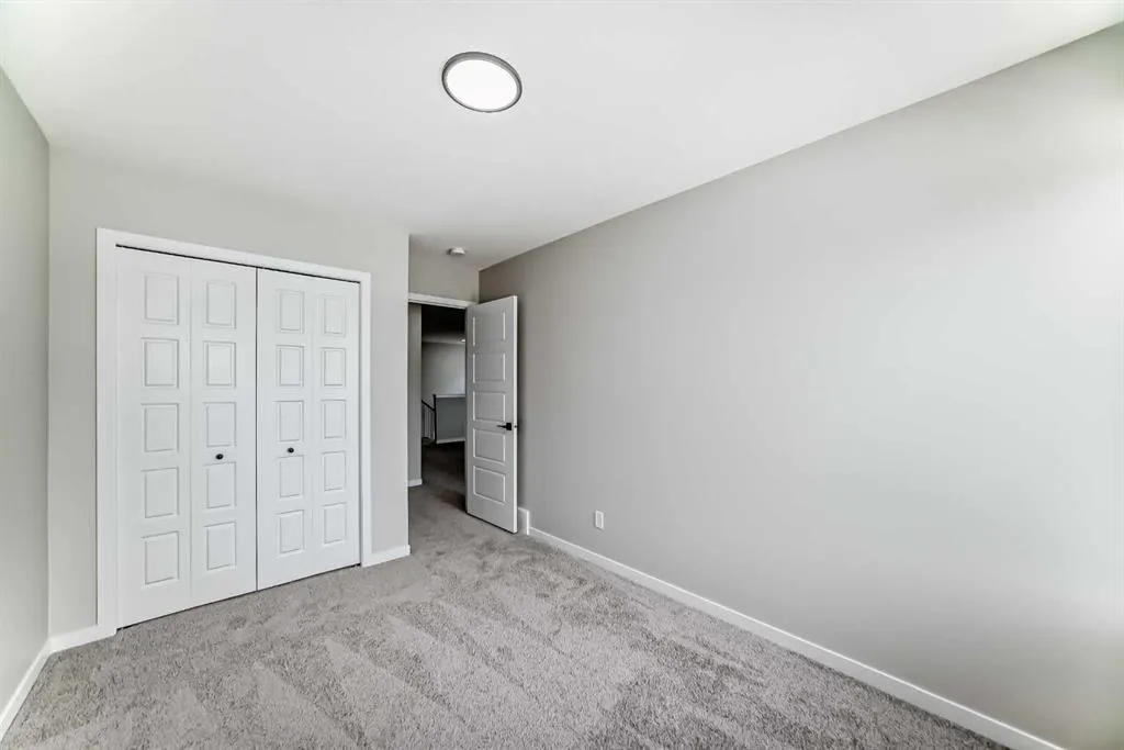338 Corner Glen Way NE