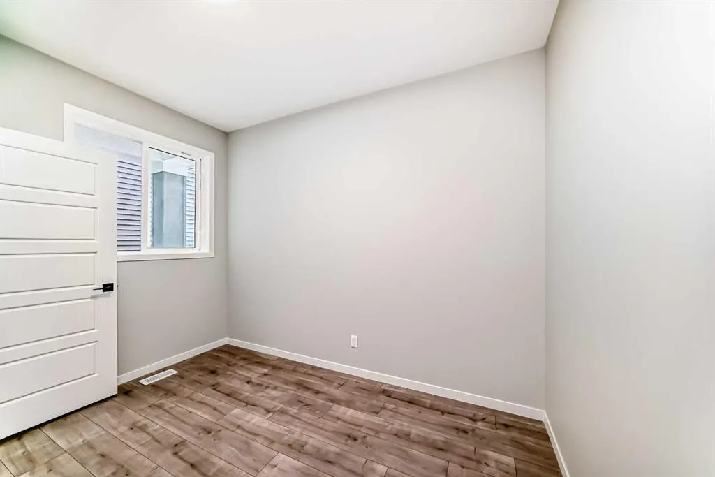 338 Corner Glen Way NE