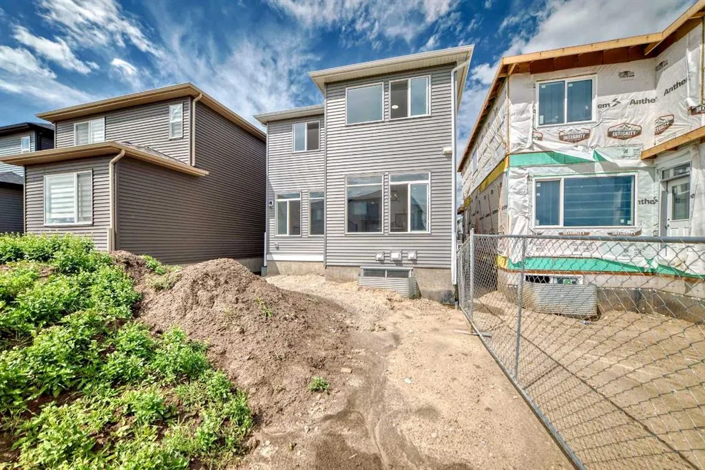 338 Corner Glen Way NE