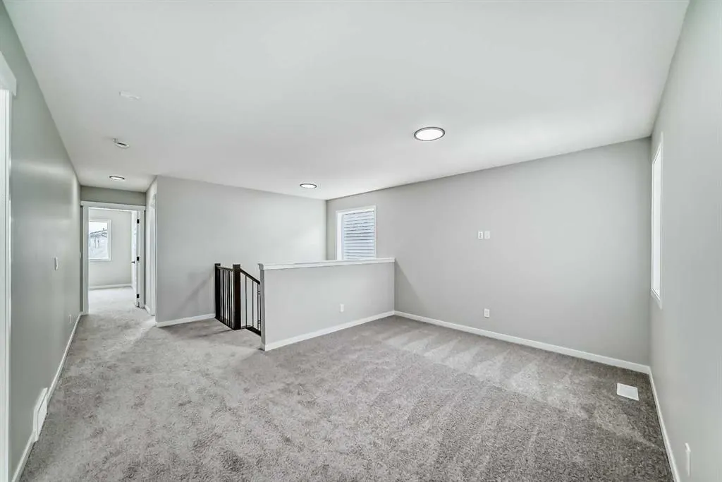 338 Corner Glen Way NE