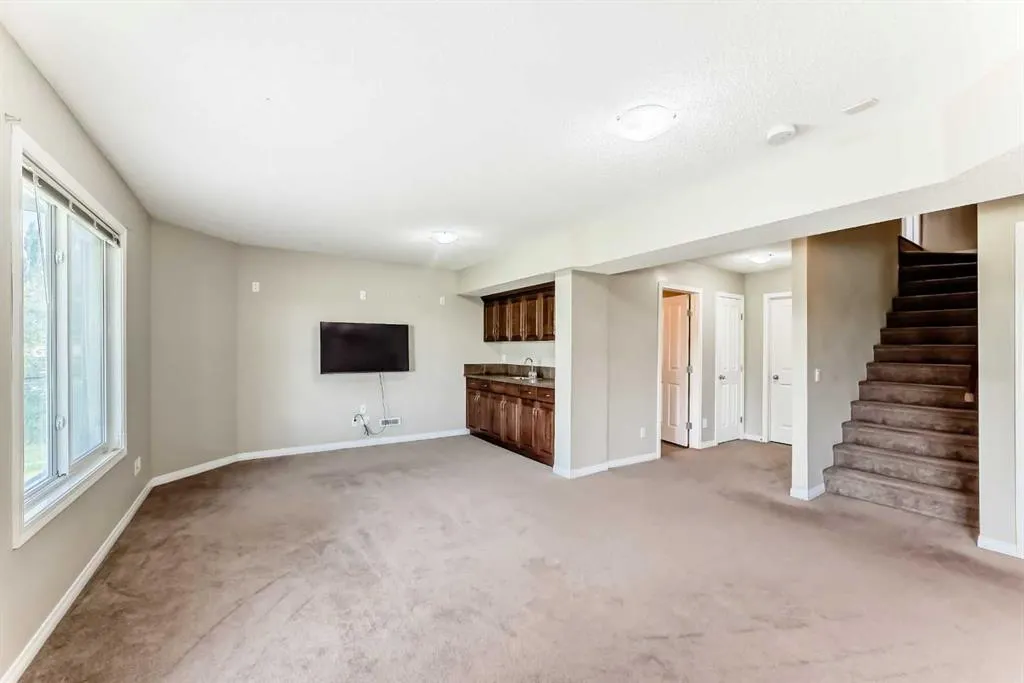 325 West Lakeview Drive