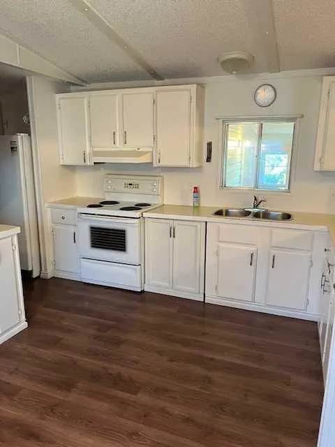 107/109 2 Street