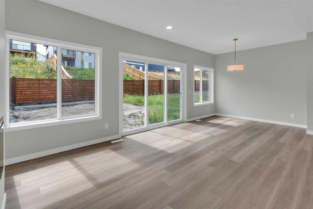 209 Calhoun Crescent NE
