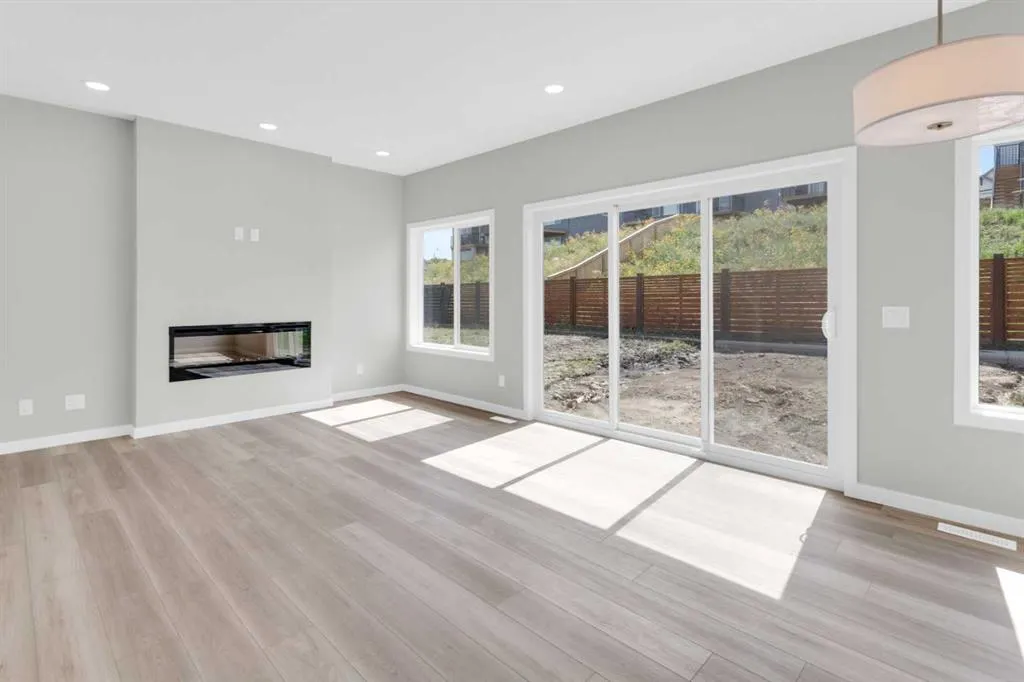 209 Calhoun Crescent NE