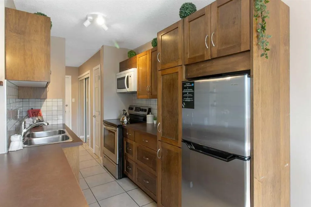 635 57 Avenue SW, #201