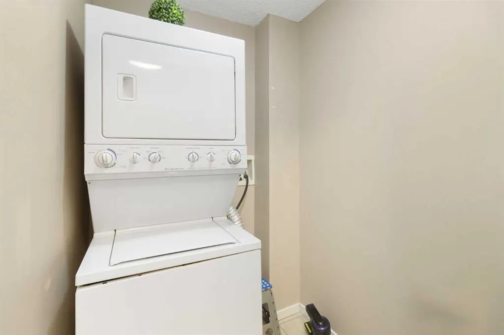 635 57 Avenue SW, #201