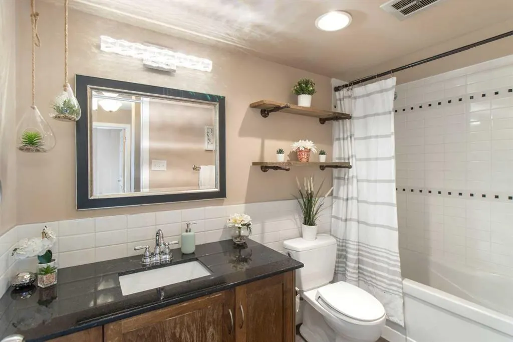 635 57 Avenue SW, #201