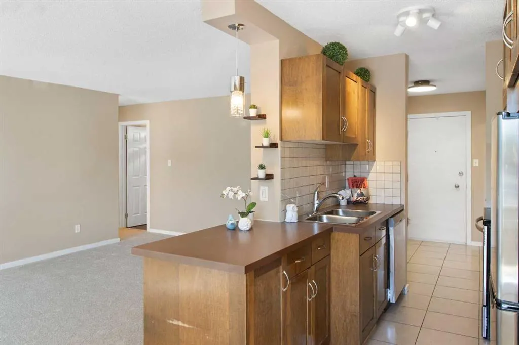 635 57 Avenue SW, #201