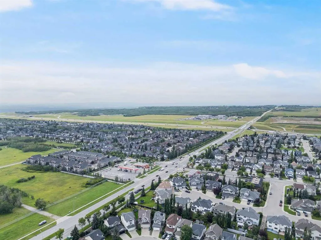 2 Cougar Ridge Bay SW