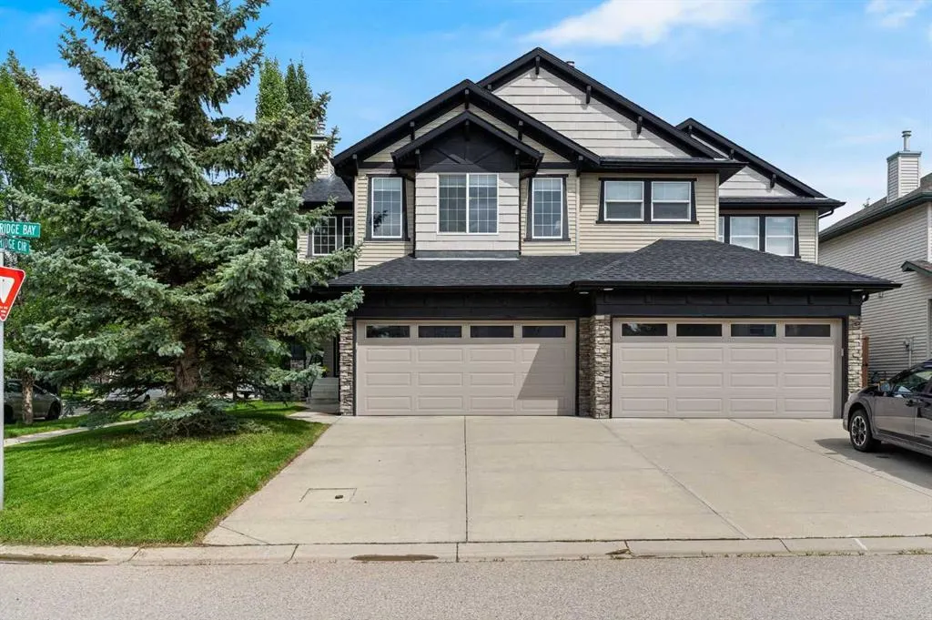 2 Cougar Ridge Bay SW