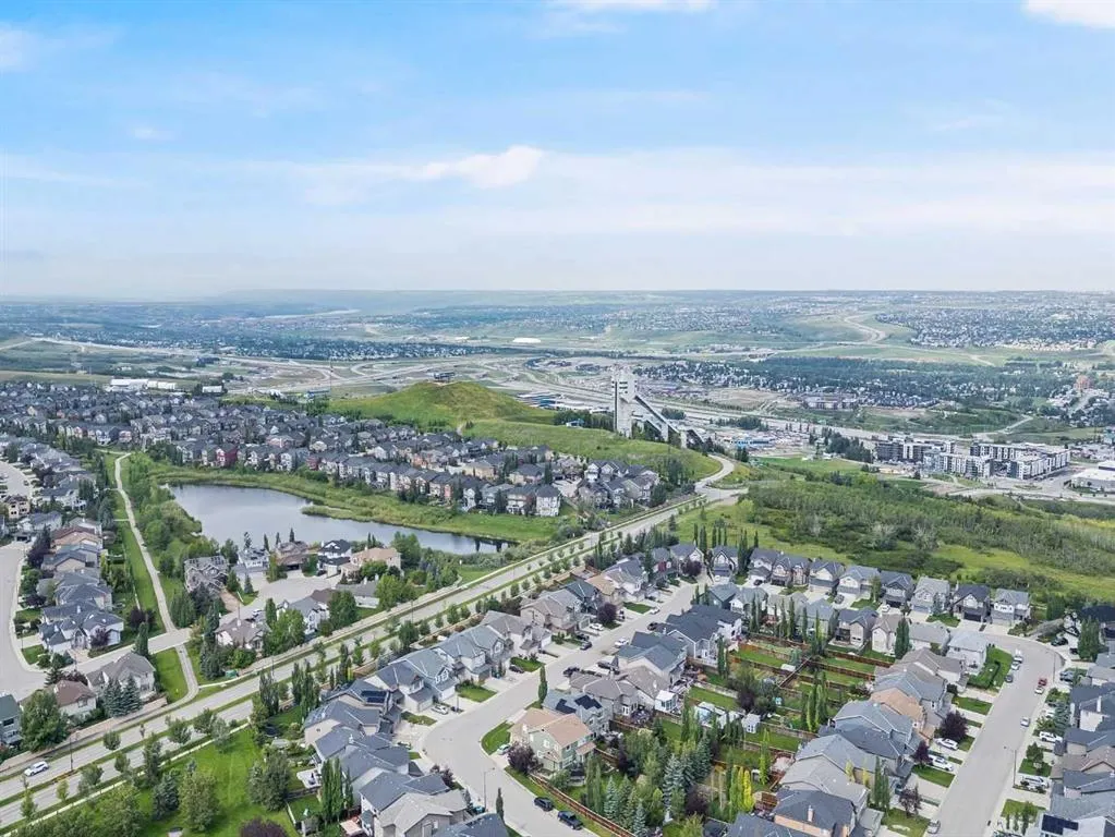 2 Cougar Ridge Bay SW