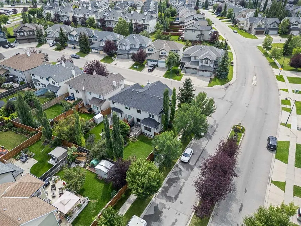 2 Cougar Ridge Bay SW