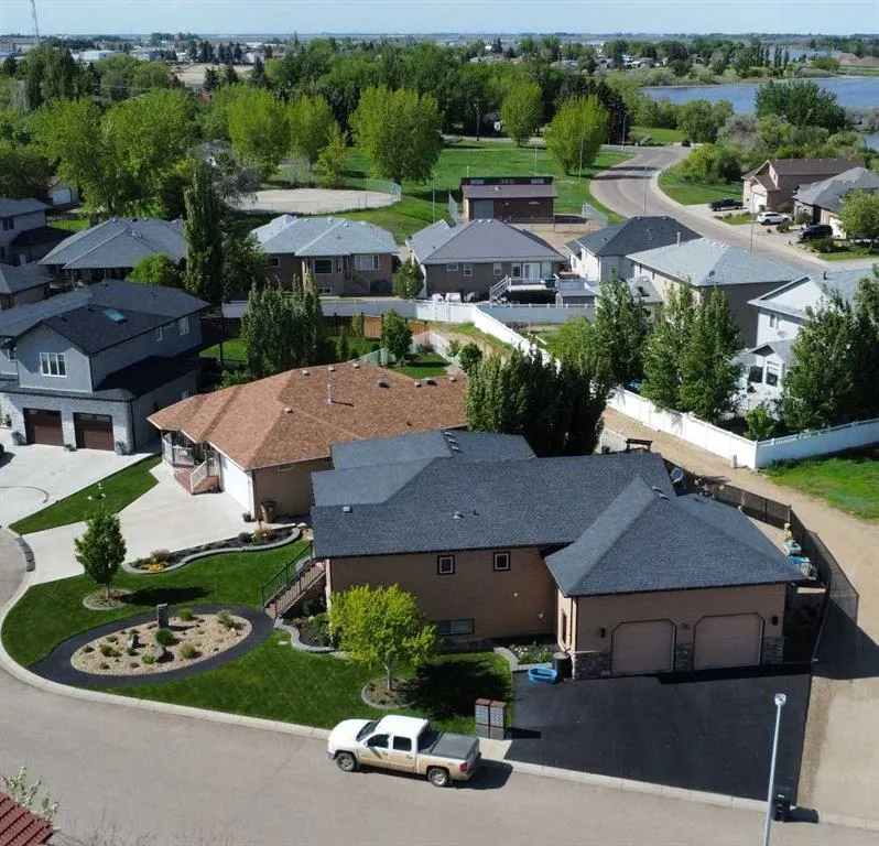 4 SouthShore Close E