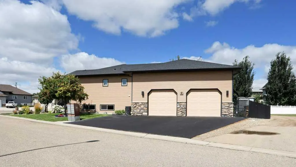 4 SouthShore Close E