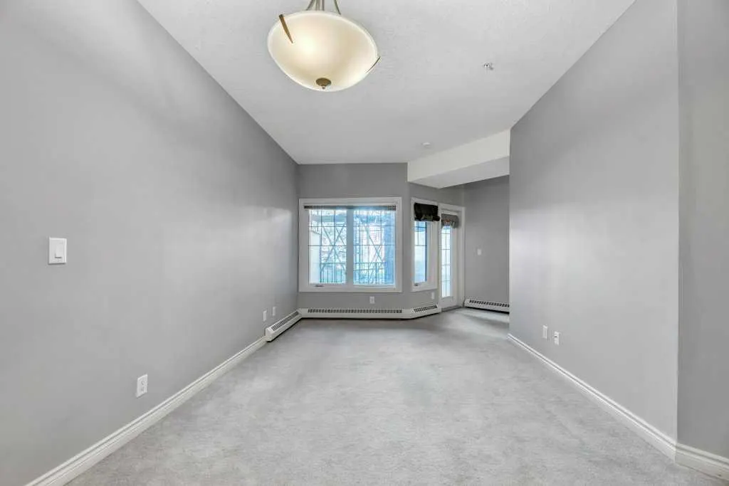 60 Royal Oak Plaza NW, #127