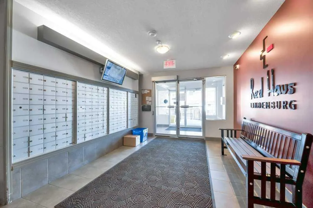 60 Royal Oak Plaza NW, #127