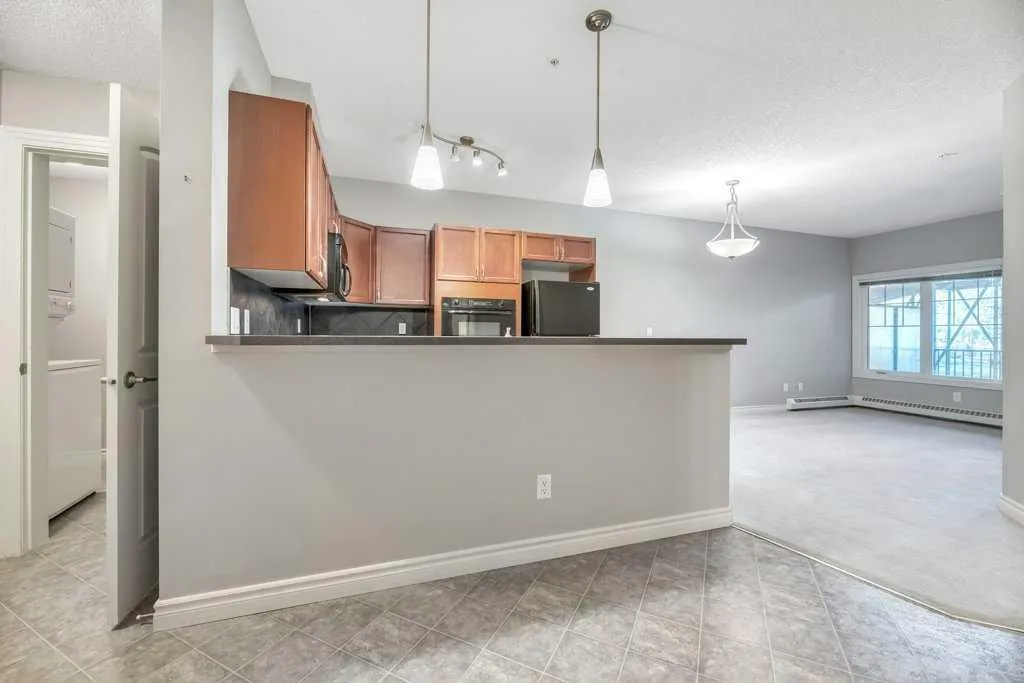 60 Royal Oak Plaza NW, #127
