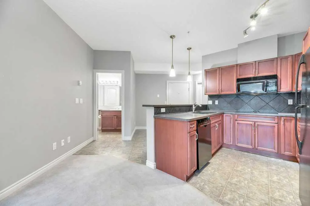60 Royal Oak Plaza NW, #127