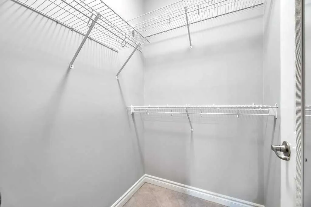 60 Royal Oak Plaza NW, #127
