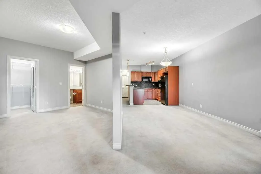 60 Royal Oak Plaza NW, #127