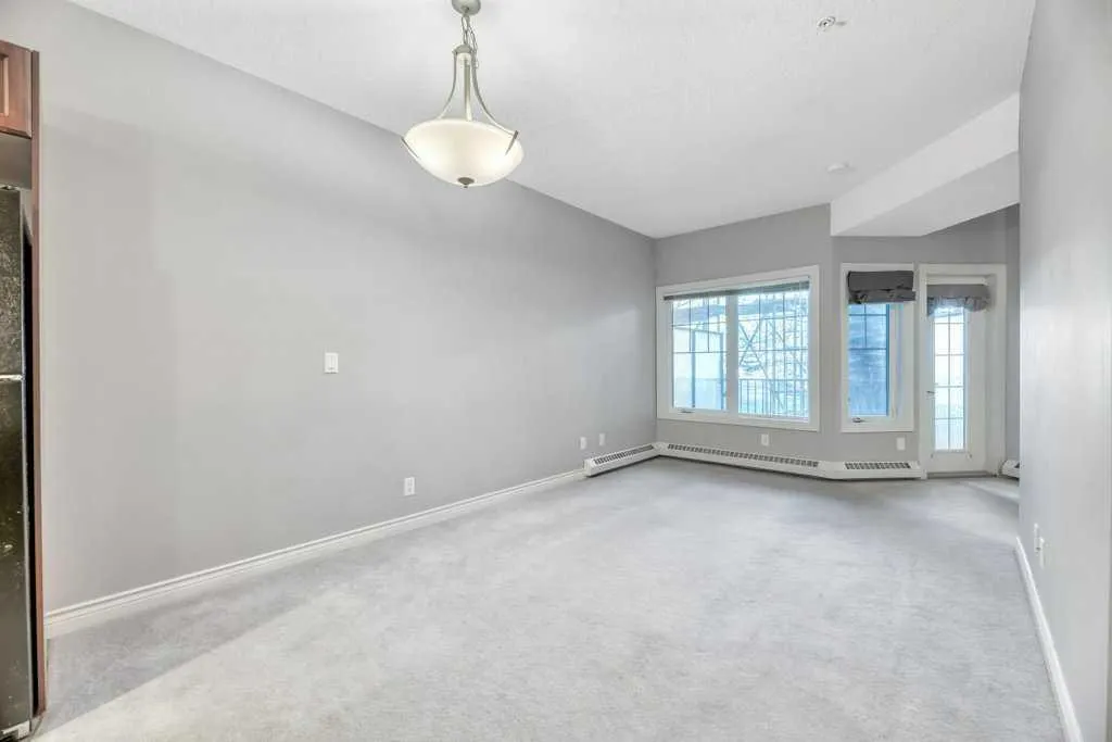 60 Royal Oak Plaza NW, #127