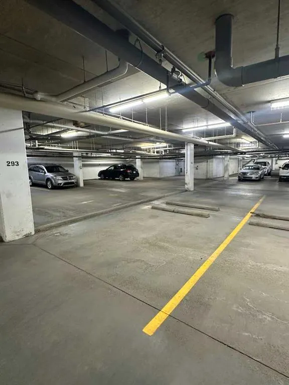 60 Royal Oak Plaza NW, #127