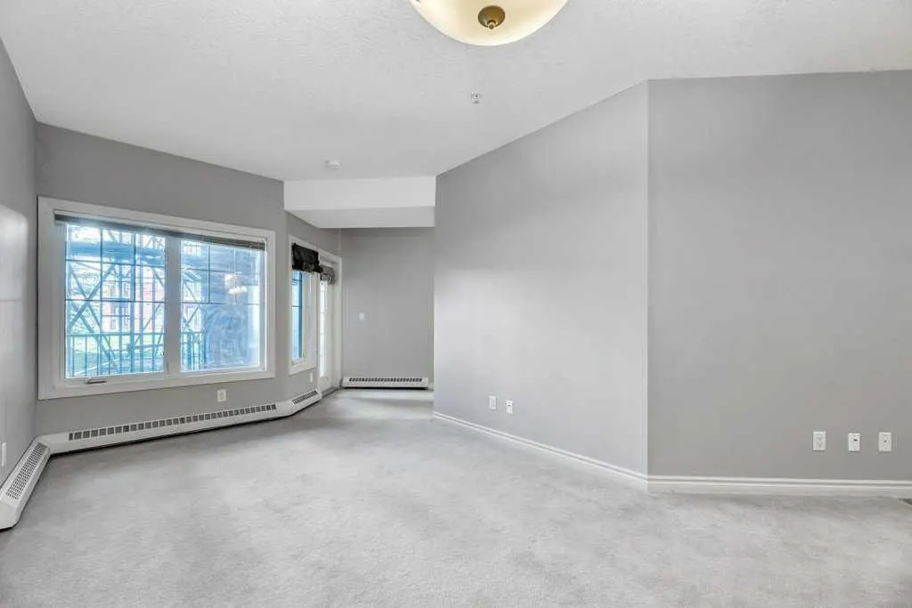 60 Royal Oak Plaza NW, #127