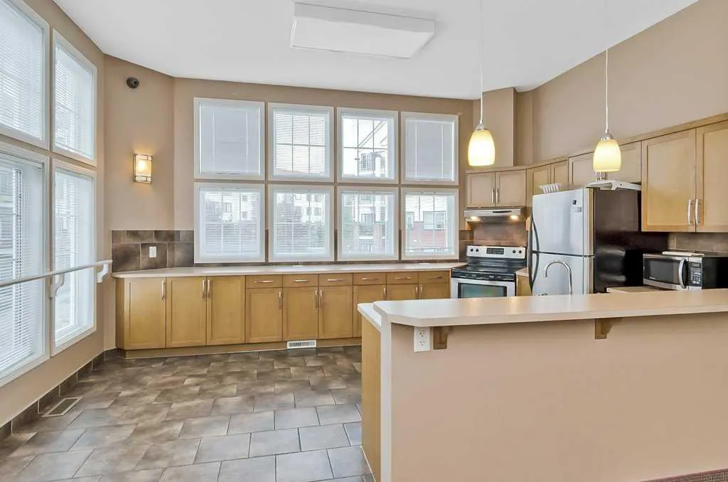 60 Royal Oak Plaza NW, #127